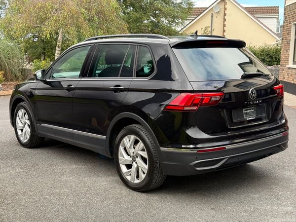 Stunning 231 Volkswagen Tiguan! 397831645