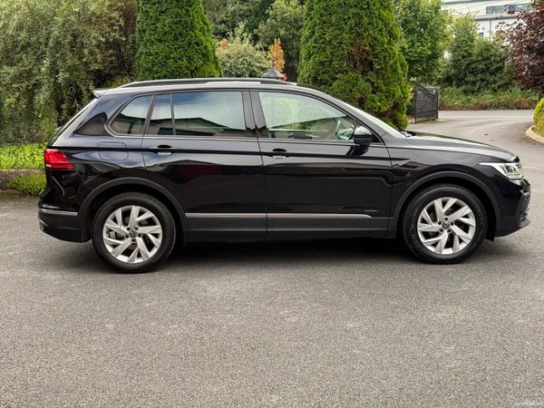 Stunning 231 Volkswagen Tiguan! 397831667