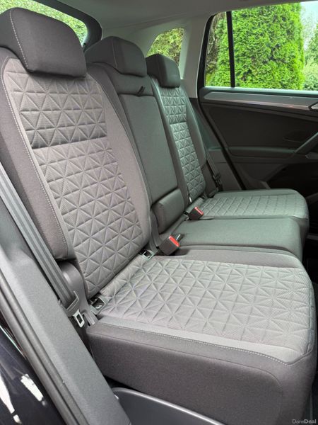 Stunning 231 Volkswagen Tiguan! 397831673
