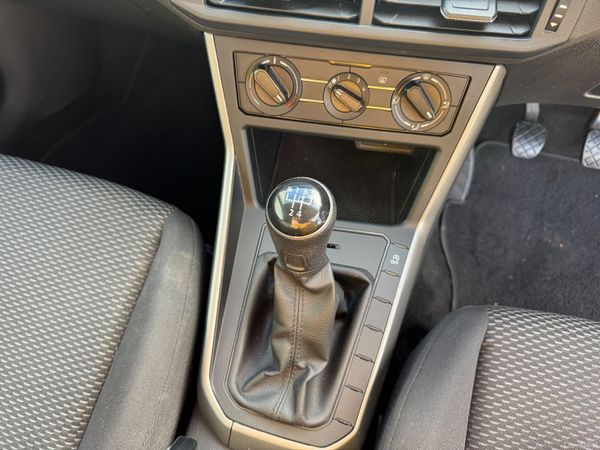 Volkswagen Polo 202 Manual Low KM 397912831