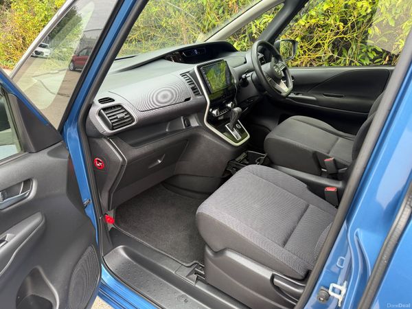 Nissan Serena Hybrid 8 Seater Low KM 397921257