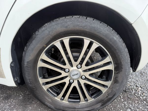 10 Suzuki Swift 1.2 VERY LOW MILEAGE 398079699