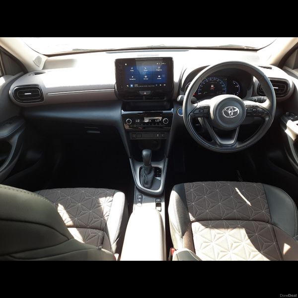 2023 Toyota Yaris Cross Sol, 2 of 14