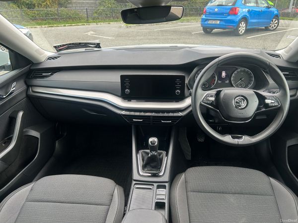 Skoda Octavia 2024 398353991