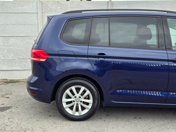VW Touran 7-Seater Petrol Automatic 398493967