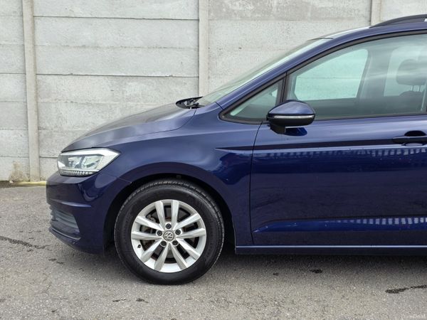 VW Touran 7-Seater Petrol Automatic 398493933