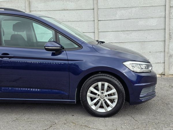 VW Touran 7-Seater Petrol Automatic 398493935