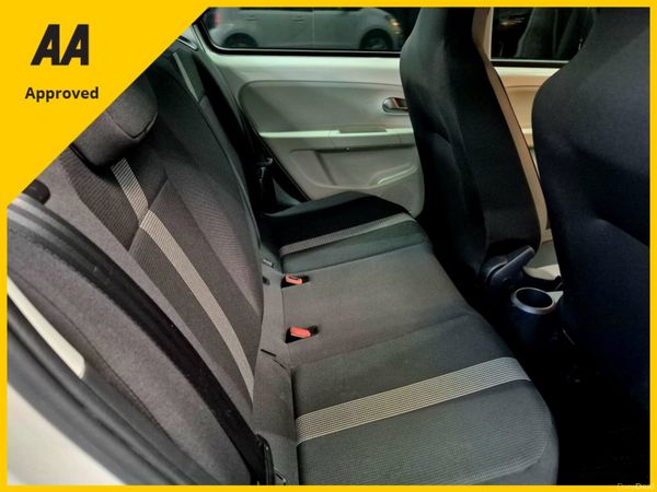 🤍 VW up | heated seats | Stunning White 🤍 398404965