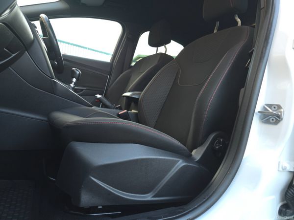 172  Ford Focus ST-LINE POWERSHIFT 398422281