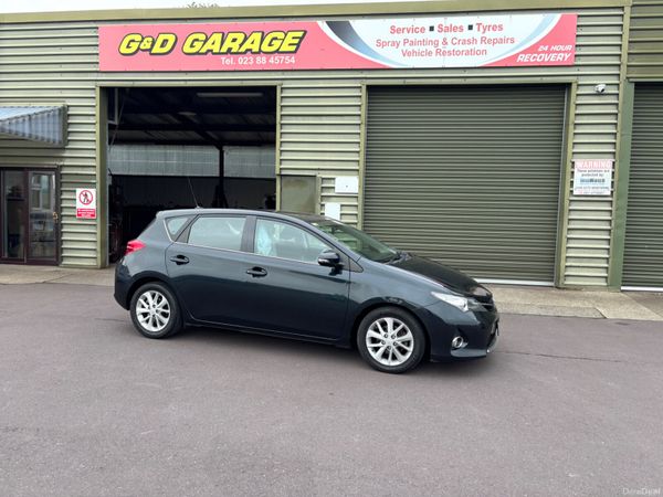 Toyota Auris 2014 398740715