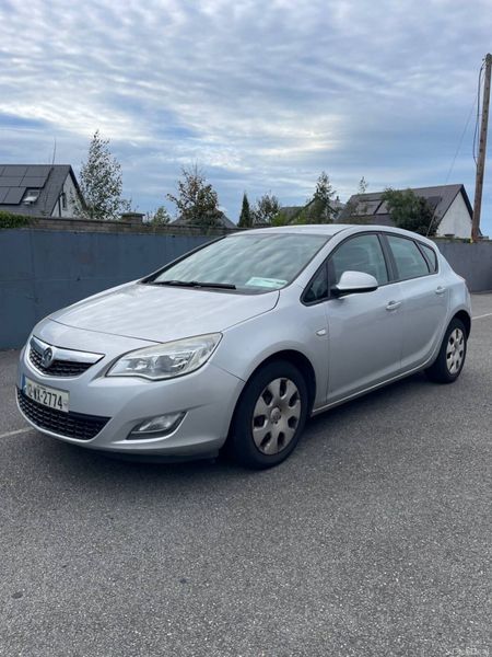 Vauxhall Astra Hatchback, Diesel, 2012, Silver