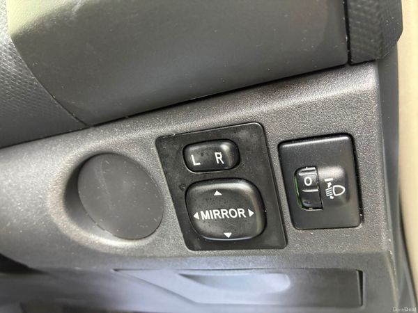 Toyota Yaris 2010 1.0 398968549