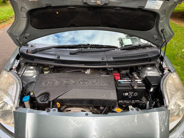 Toyota Yaris 2010 1.0 398968551