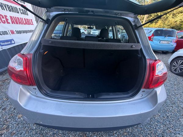 Toyota Auris 2011 398917429