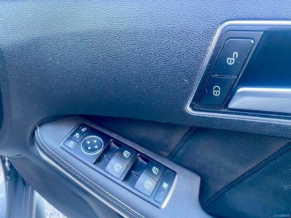 13 Mercedes-Benz E220 CD 398934085