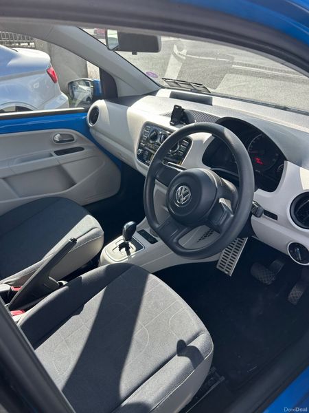 Volkswagen up! 2014 399052819