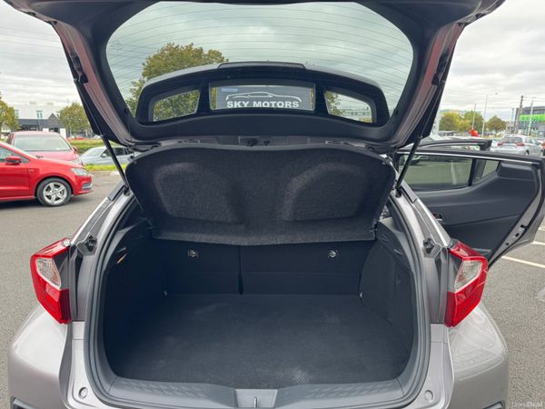 Toyota C-HR 2017 399151471
