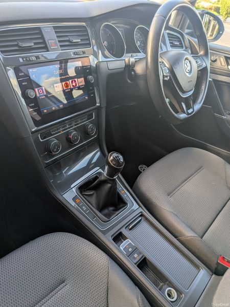 Volkswagen Golf Trendline 2018 399114327