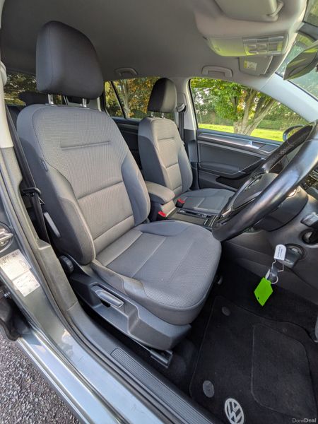 Volkswagen Golf Trendline 2018 399114335