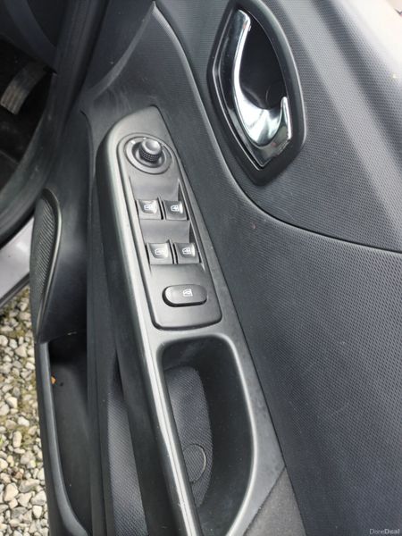 Renault Captur 2017 399243617