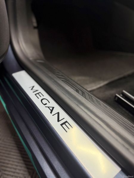 2016 (162) Renault Megane - GT line interior! 399253557