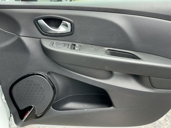 2017 RENAULT CLIO 1.2 PETROL SAT-NAV SPOTLESS 399205663