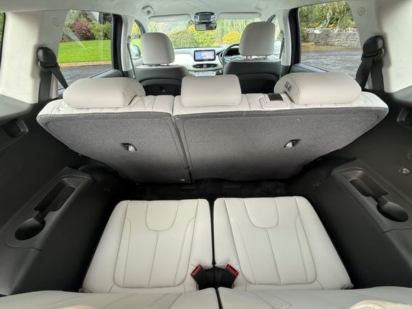 Stunning 232 Hyundai Santa Fe 7 Seater AWD! 399213371