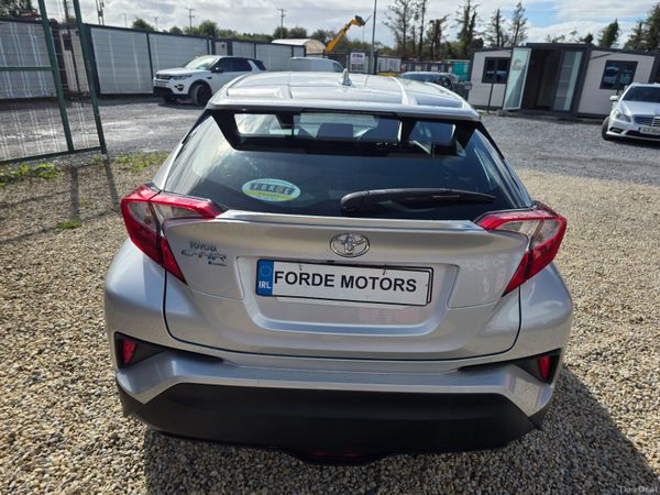 2017 Toyota C-HR Luna, 5 of 11