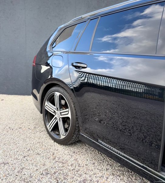 2015 Volkswagen Golf R, 4 of 21