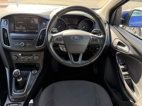 Ford Focus TITANIUM 399377553