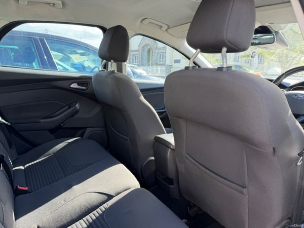 Ford Focus TITANIUM 399377565