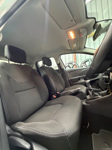2016(162) Renault Clio 1.1 Petrol - Manual! 399326483
