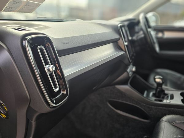 VOLVO XC40 MOMENTUM 150 BHP // 04/27 NCT 399464413