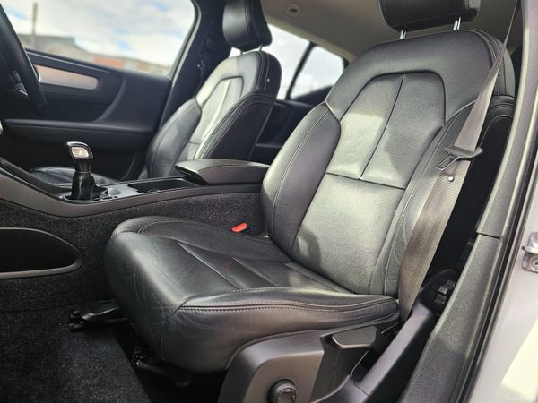 VOLVO XC40 MOMENTUM 150 BHP // 04/27 NCT 399464417