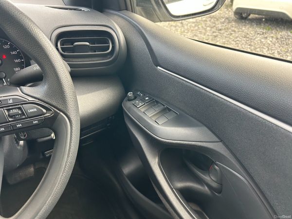 Toyota Yaris 1.5 Hybrid 2021 399649507