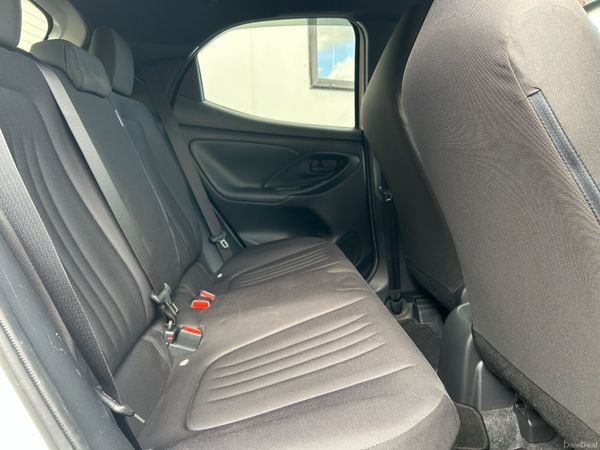 Toyota Yaris 1.5 Hybrid 2021 399649523