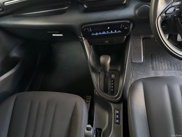 Toyota Yaris 2021 Hybrid Automatic with very 399678251
