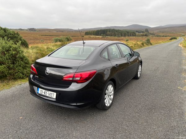Opel Astra 2013 low kms 399631173