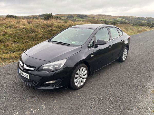 Opel Astra 2013 low kms 399631179