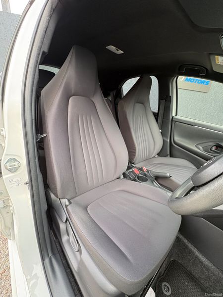 2021 Toyota Yaris Luna, 4 of 22