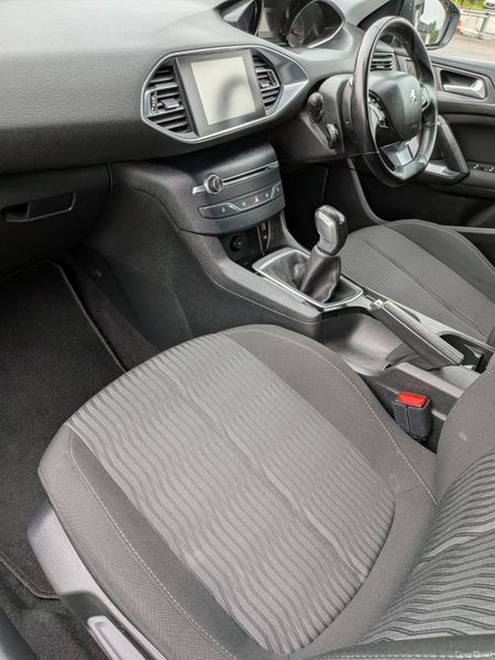 Peugeot 308 Active 2017 /Reverse camera/ Low Kms 399711309