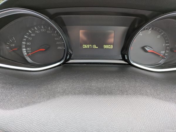 Peugeot 308 Active 2017 /Reverse camera/ Low Kms 399711323