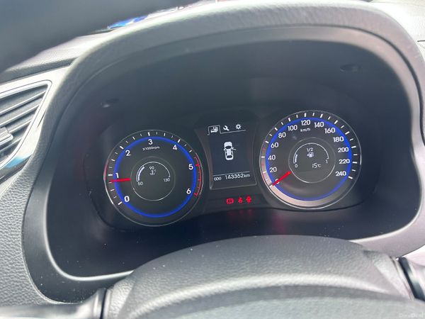 Hyundai i40 2016 399853599