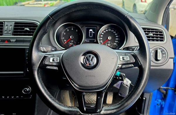 Volkswagen Polo 2015 399826723