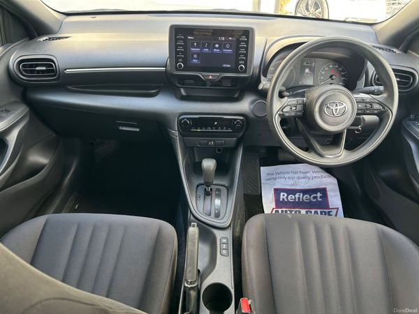 Toyota Yaris 1.5 Hybrid Auto 399834013