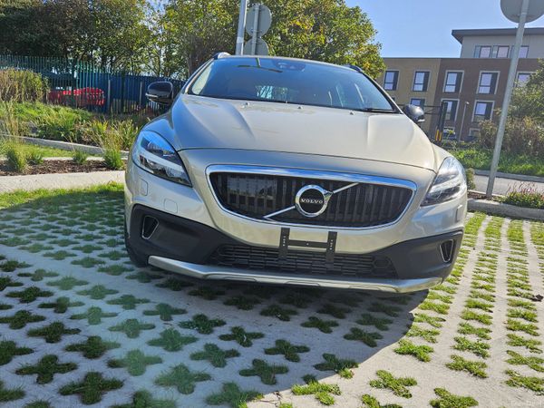 2017 Volvo V40 Momentum Edition, 5 of 27
