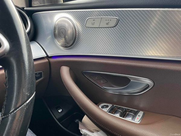 191 Mercedes-Benz E-Class 319103934