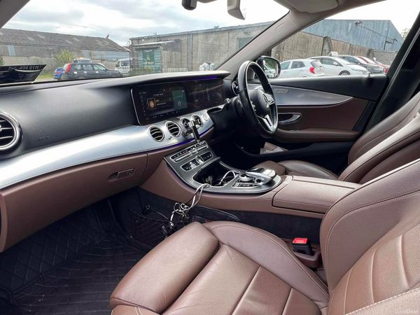 191 Mercedes-Benz E-Class 319103935