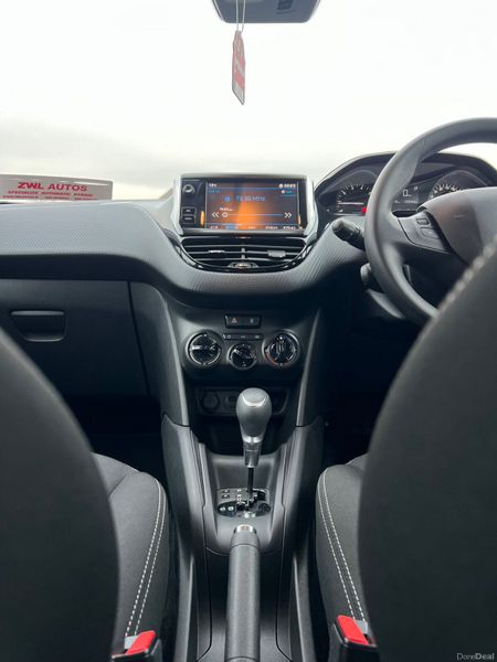 18 Peugeot 208 1.2 Auto 324882169