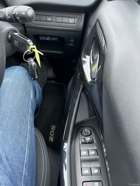 18 Peugeot 208 1.2 Auto 324882179